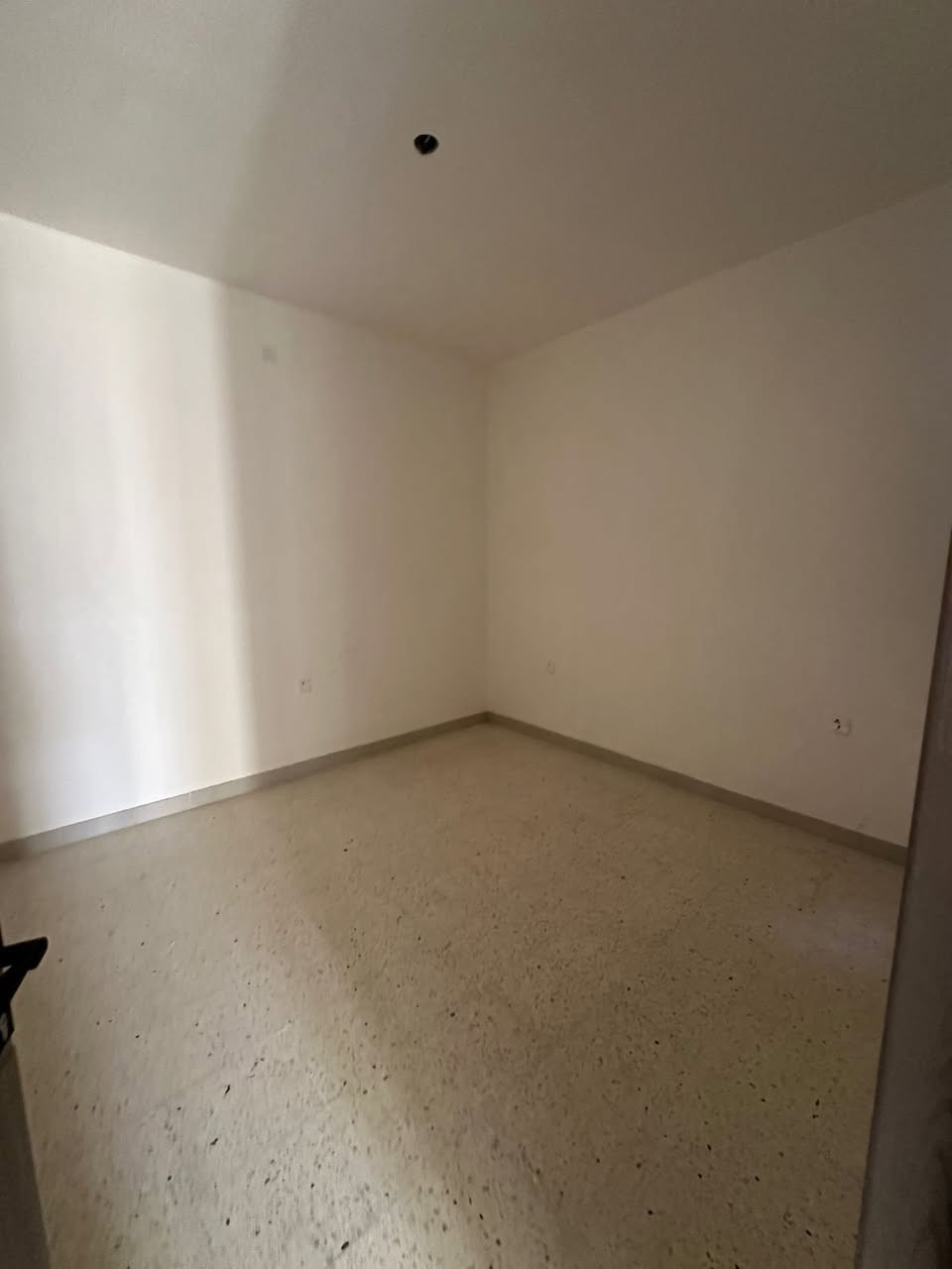 💎 للإيجار في السيدية 💎
📢 منشور رقم: ((611))
🏠 مكتب المتحدة للاستثمار العقاري
بيت ٥٠ متر للأيجار زيرو 
يتكون من:
• غرفتين نوم
• صالة
• مطبخ
• خدمات عدد ٢ 
💰 بدل الإيجار: ٩٠٠ الف 

📞للاستفسار:☎️ ***********
