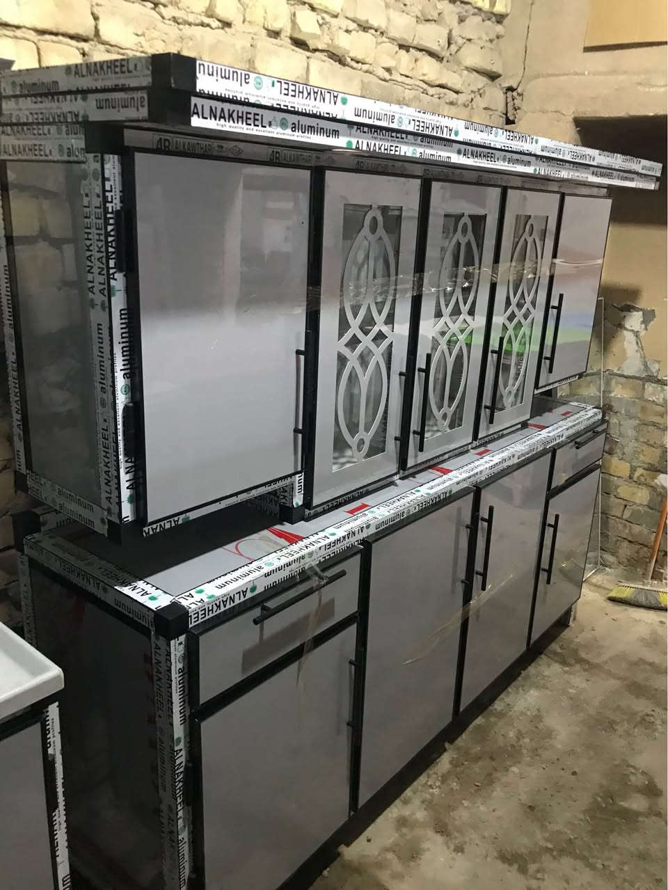 تخفيضات كاونترات مترين شرط شرط التزكام بليت واحد ملم نرماده حفر جرارات شفط نقش cnc تاج وكلوبات شغل درجه اولى ب400 واذا وياه سنك متر وربع مرمر ب600 يصير اللون حسب الطلب العنوان ناصريه شارع الاخلاص *********** ناصرية, ذي قار
