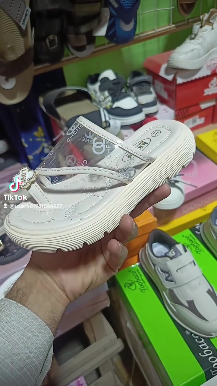 شحاطه بناتي اصبع قياسات متوفره من 31 الى 36 توصيل موجود كافه المحافظات عنوان هيت شارع الحمام الحاجز على الواتساب  *********** 👉
