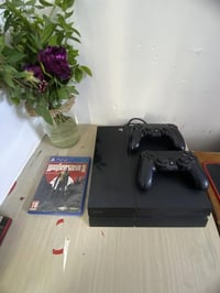 بلي ٤فور فات ٥٠٠كيكا جهاز نضيف وية جوستكات ثنين الاصليات ملاته وكارتون...