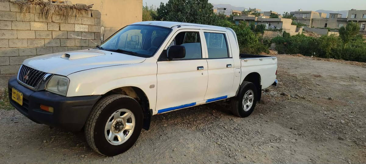 ستەر بۆشی ٢٠٠٤ دەبڵ ئەكسل گاز علوج تایەلوك هەموشتێکی لۆکە بەشەرتە بوخاری هەیە بەنیوسلف هەڵدەبێ پەڵە پەڵە بۆیاخی هەیە بێدەحم و لێدراو  ٤٩ گلا  *********** قەڵاد زێ

تکایە نامە بۆمن مەنێرن سەیارەی من نیه جواب نادەمەوە
