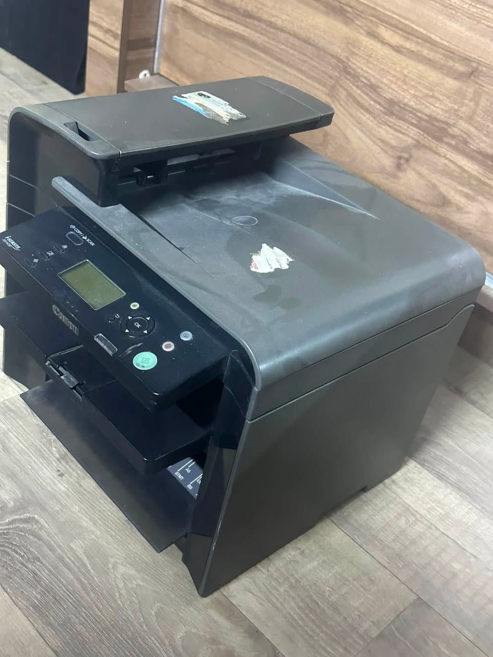 طابعه للبيع
عندي هاي الطابعه يطلع بيهت رمز وماعرف شنو موضوعها 
قيم وادخلي خاص واتس 
***********

