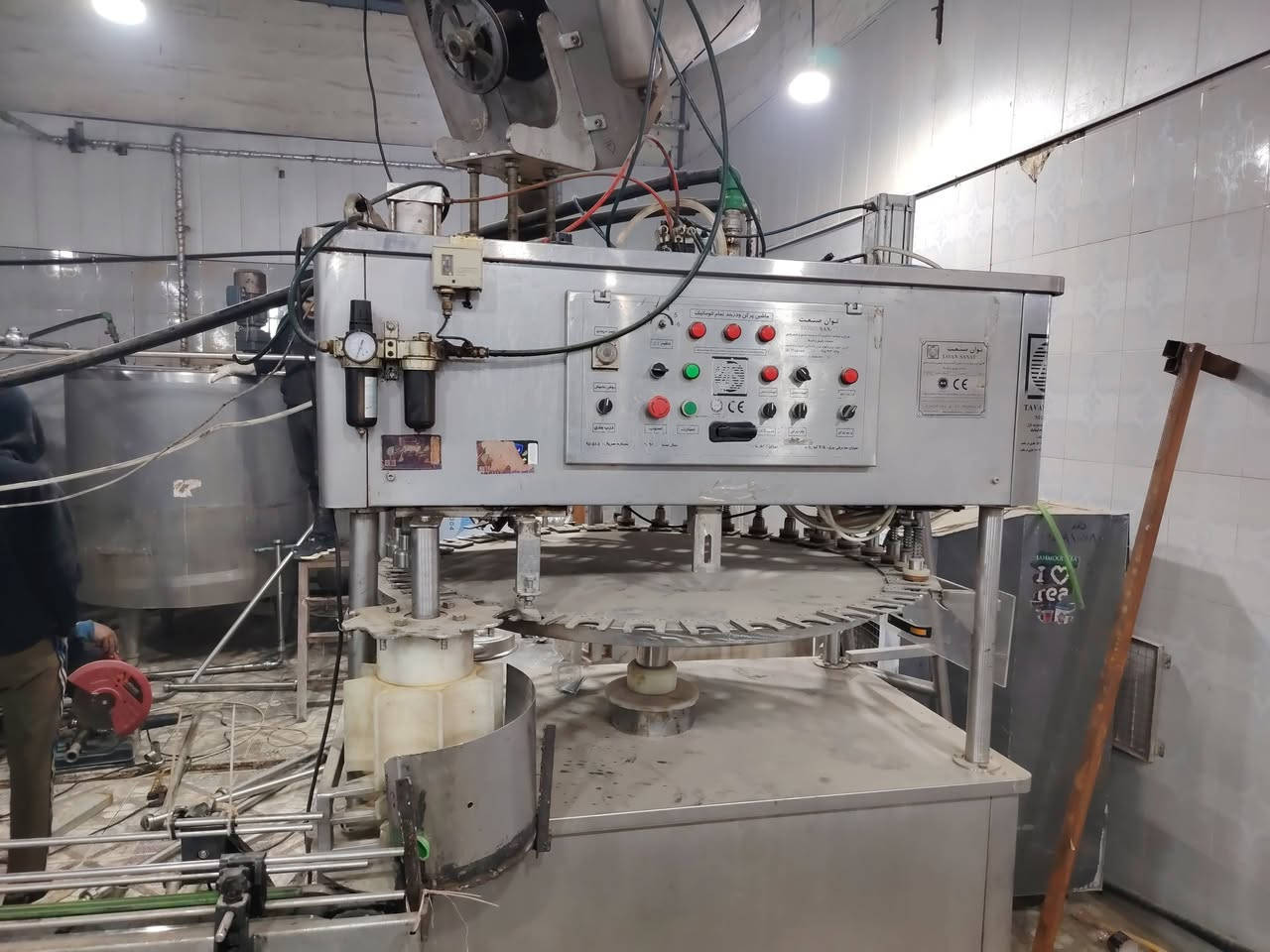 فلر 12نوزل 6غطاء فتحه 38جاهز مستخدم قليل جدا البيع التواصل ***********@#
