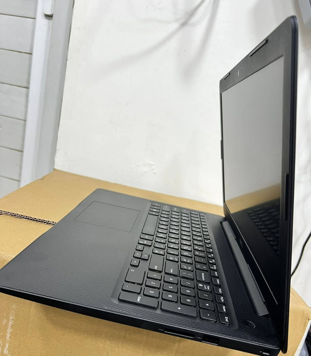 DELL 3590 جيل العاشر  سلم حجم شاشة كبير 15.6 
.
 السعر 320 الف مع التوصيل المجاني والحقيبة والشاحن الأصلي 
.
 النظافة اخو الجديد وعل الفحص وين متريد 
مناسب للدراسة والبرامج المكتبية والطباعة والتصفح والبرامج نظافة عاليه جدا 
 
……………………
 المعالج Core i5-10 th جيل حادي عشر 
 ذاكرة الوصول العشوائي (الرام) 8GB 
 التخزين( الهارد) SSD 256GB 
 مقاس شاشة 15.6" انج حجم كبير 
 منفذ HDMI & TYPE C 
 كيبورد  عربي انكليزي Full k.b 
الرام والهارد قابل للتطوير
………………………………


**إذا كنت صاحب هذا الإعلان وتريد حذفه لأي سبب، رجاءا أرسل رسالة إلى الدعم الفني**