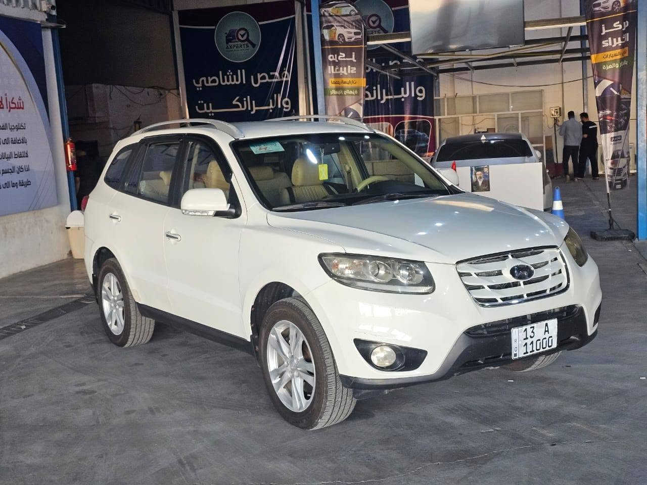 سنتافيا موديل ٢٠١١
وارد خليجي السيارة كلش نضيفة ومرتبة ضررها بارد بسيط
وصبغ بلبنيد كد شبرين متعمر  موضح بصور السونار
مواصفاتها...
 السيارة دفع رباعي
مكينة 3300 لا حماوة ولا تبخير ولا تنقيص 
سبعة راكب السياره وغرفتها كلش حلوة ونضيفة 
3 قطع تبريد وتبريدها ثلج
منافذ شحن لاخر كرسين 
فول تحكم ستيرن
شاشة وكامرة خلفية
حساسات خلفية
مانع انزلاق
منضومة زنون عليها السيارة
تخم تاير جديد
ورقمها خصوصي مميز (بس الرقم موصل ٢٥ ورقة بلمرور وما بعناه)
السيارة باسمي وشرط التحويل
السيارة راعيها ومالكها وليد ليلو الفيتر صاحب مجمع وليد الفيتر بتقاطع شارع البكرات والسيارة على ايدة ما بيها نقص شعرة او برغي راخي تاخذها وترايك وين ما تريد
سعرها ١٥٨ ورقة وبية مجال بسيط 
للتواصل ***********
رجائا اذا شراي خابرني وتدلل ولا تراسل لان ما متواجد على النت عمارة, ميسان
