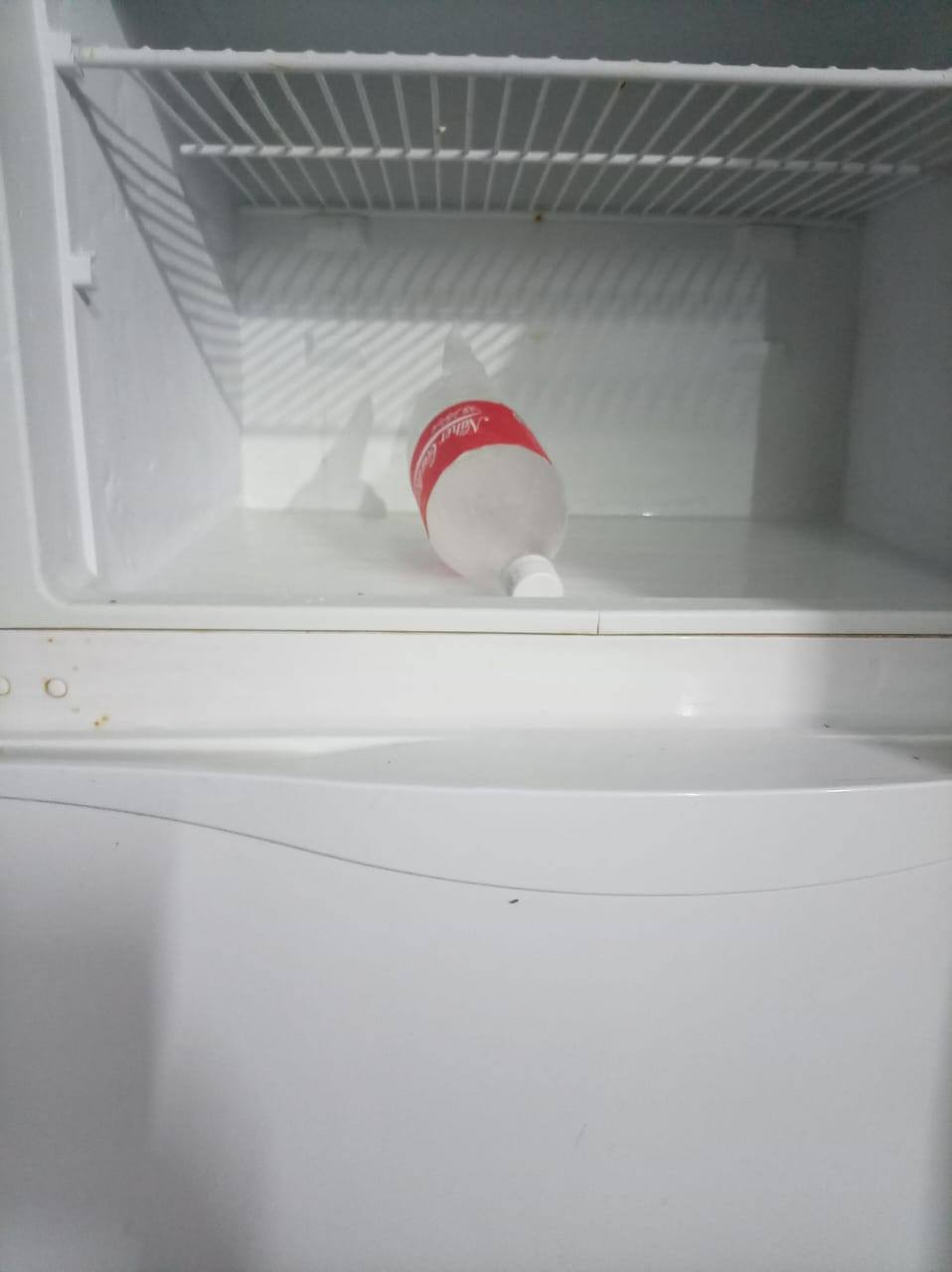 متوفر ثلاجه شغاله ونضيفه اي خياس مابيه الاستفسار عل رقم***********
