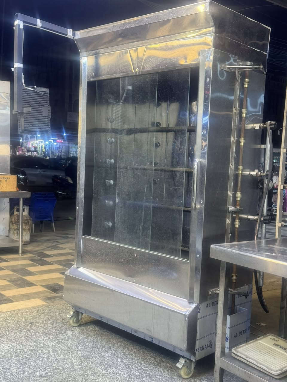 شواية دجاج جديدة غير مستعملة للبيع  سل إستيل درجة اولى مع كافة ملحقاتها السعر ٧٠٠ الف وبيهة مجال  بسيط  مكاني  بغدادالشعب  ***********
