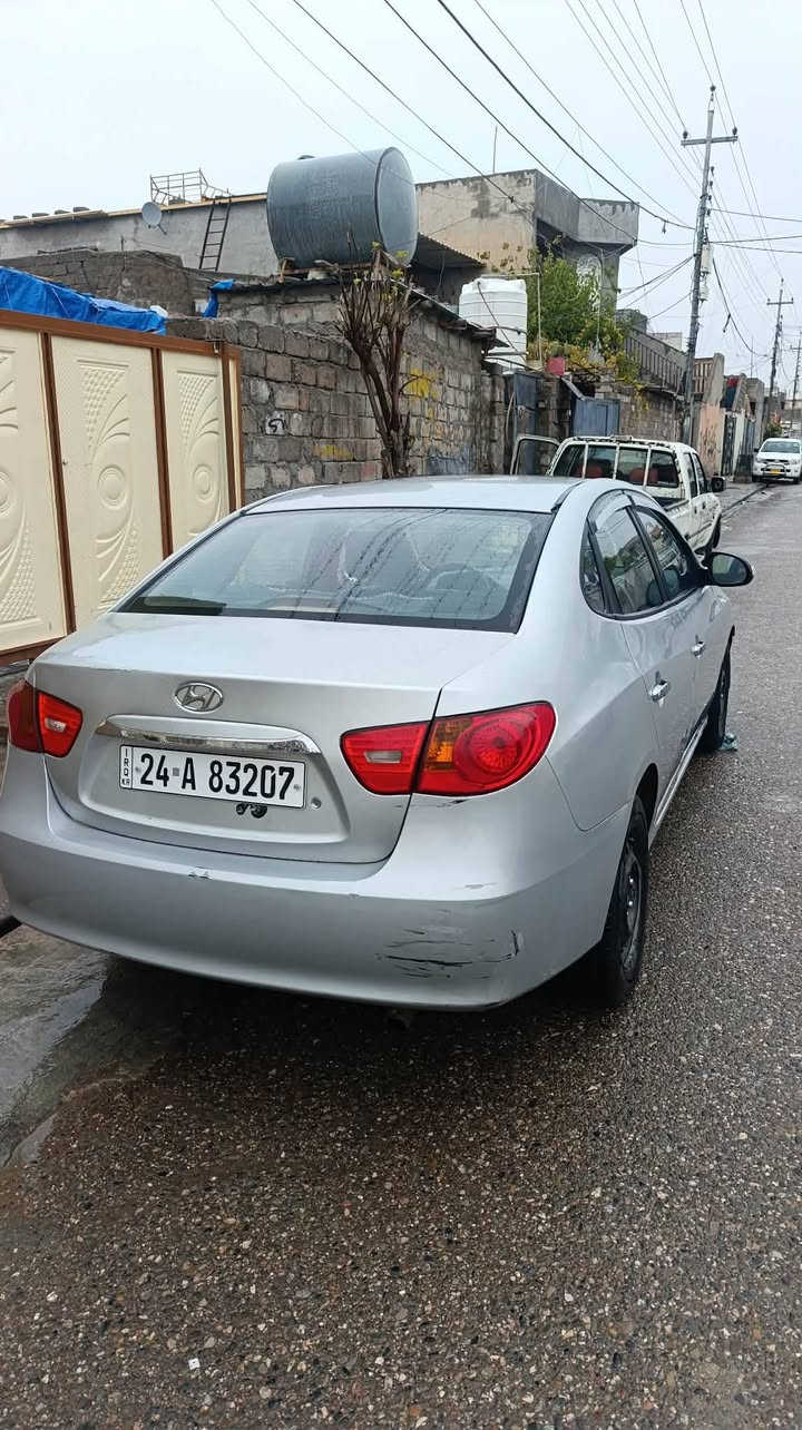 هــــۆندا اڵنترا  2011 عیــزام بـۆیاغ 
جاملۆغی سـایێق تا سەر دەرکەی لێدرایە
بـــێ ناو گرتن پێشو پشت کەپس 
ڕەقەمـو سەنەویێ هەزە نویێە
***********

ئـەگەر سەیارەکەت دەفرۆشیت نامە بنێرە با بلاوی کەینەوە لۆت
