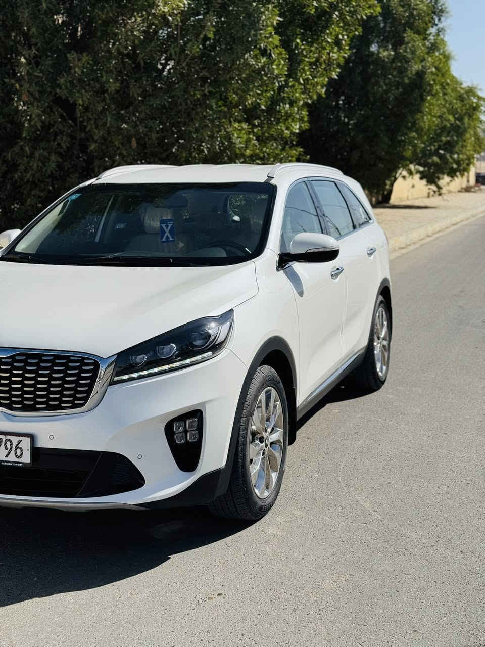 على بركة الله
سورنتو 2020 
ماشية 38 الف فقطط !!. 
بيها جاملغ خلفي صبغ وباقي السيارة كلة كفالههه 
6v
المواصفات 
كشنات كهرباء 2
صندوك كهرباء 
شاحن لاسلكي 
مرايات كهربائيه (شفط)
حساسات اماميه وخلفيه 
بردات ابواب 
سبعه راكب
وباقي المواصفات المعروفة 
رقم بغداد تحويل ثاني يوم 
السعر 245 وبيها مجال 
مكان السيارة الرمادي 
***********
