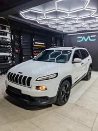 شيروكي ٢٠١٦ • ٦ سلندر • رقم واسط