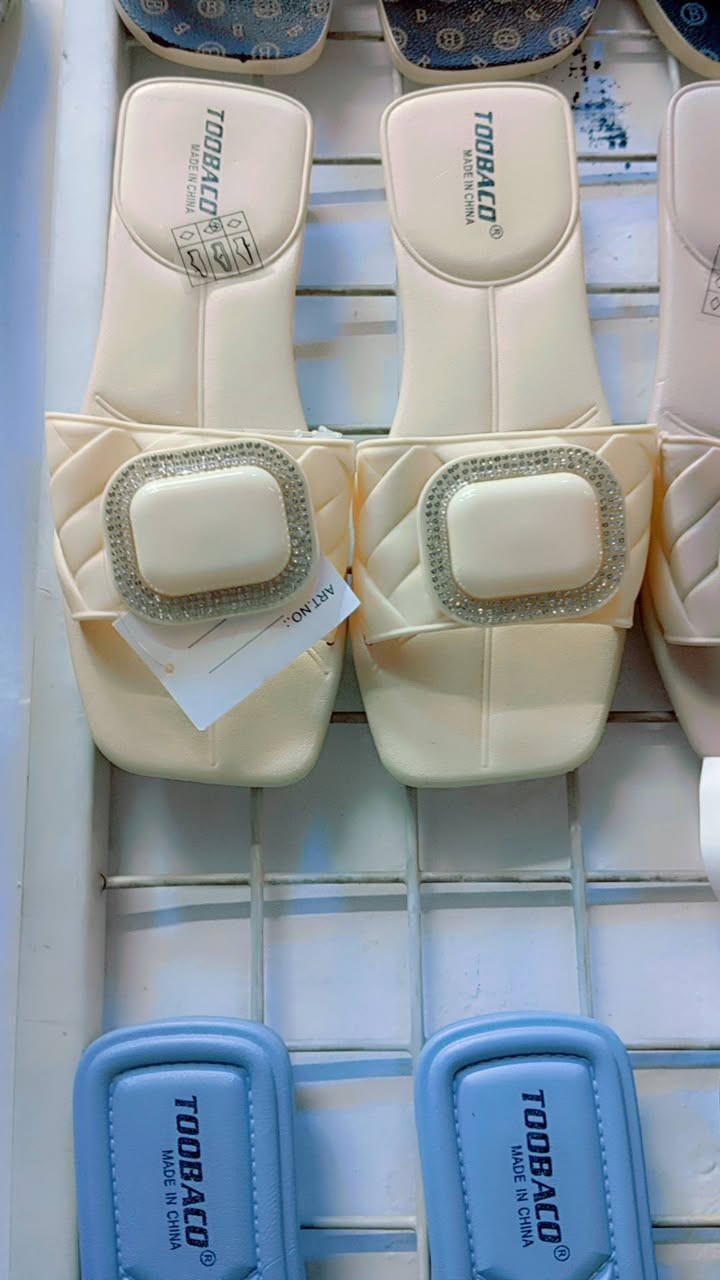 السلام عليكم حبايب وصلت وجبه نعالات انواع ولادي وبناتي ونسائي رجالي بايبي اسعار ارخص  من ماي سعر 3 زواج بس 3000 دينار فقط جواه سواك محل تركي موقع محل شارع الاطباء خامس فرع يسارن فرع حجي فائز كهربائي عماره فاضل ابو عباس مضمد بصفه اسعار تفليش ثلاث زواج سعرهن فقط 3000 الف دينار هاي صور موديلات شوفوا عمي كله ثقه ضمان


**إذا كنت صاحب هذا الإعلان وتريد حذفه لأي سبب، رجاءا أرسل رسالة إلى الدعم الفني**