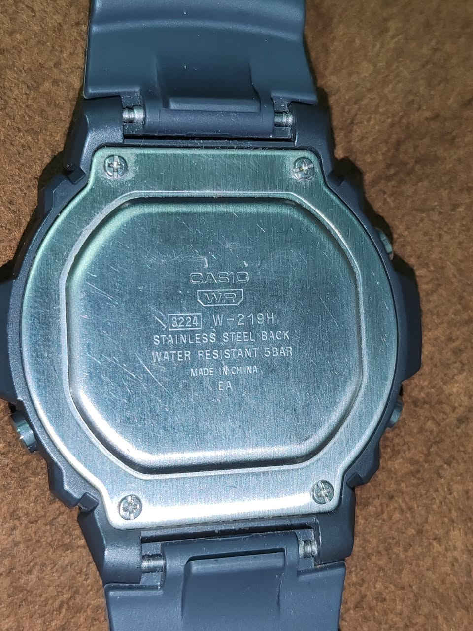 كاسيو ديجيتال – Illuminator
• ماركة CASIO
• شاشة رقمية واضحة
• إضاءة خلفية Illuminator
• مقاومة للماء حتى 50 متر (WR 50M)
• منبه يومي
• ستوب ووتش (كرونوجراف)
• عرض الوقت بنظام 12/24 ساعة
• عرض اليوم والتاريخ
• سوار ريزن (مطاط) مريح
السعر ٤٥ مكاني بغداد و موجود توصيل


**إذا كنت صاحب هذا الإعلان وتريد حذفه لأي سبب، رجاءا أرسل رسالة إلى الدعم الفني**
