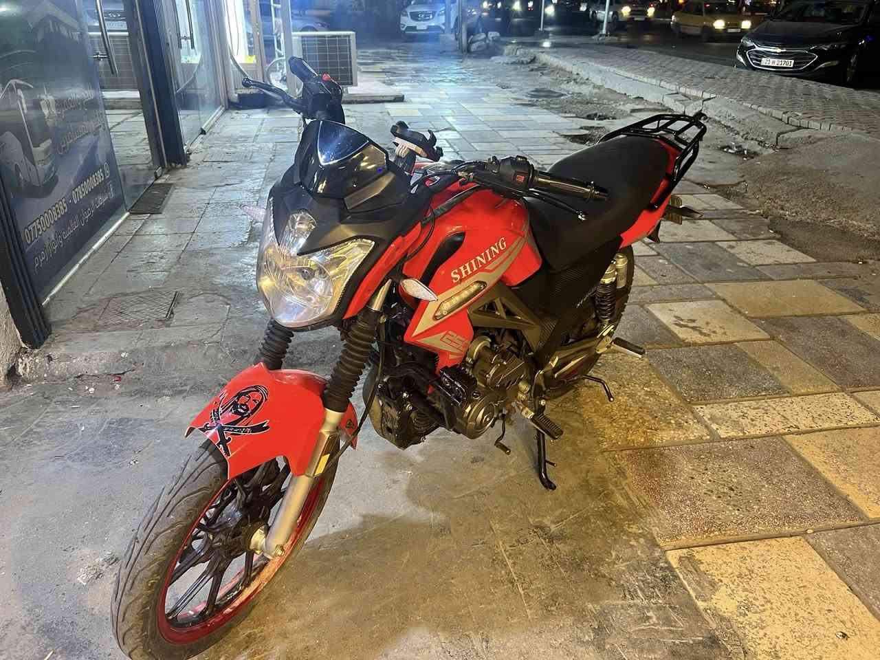 دراجة شاينك للبيع موديل 2023 طالعة بل 2024  مكينة 250 
مرقمة باسمي بيهة شكم نقص ماشية 23 الف ***********
