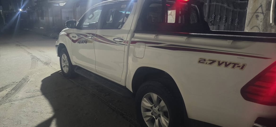 هايلوكس موديل 2016 كير عادي
ماشيه 113كم سياره كلش نظيفه مال بيت ما متعوب ابد 

بيها اربع بارد ع كد شبر

مكينه كير وكهربايات كله بشرط

سياره بسمنه شرط تحويل 

للتواصل واتساب ***********
