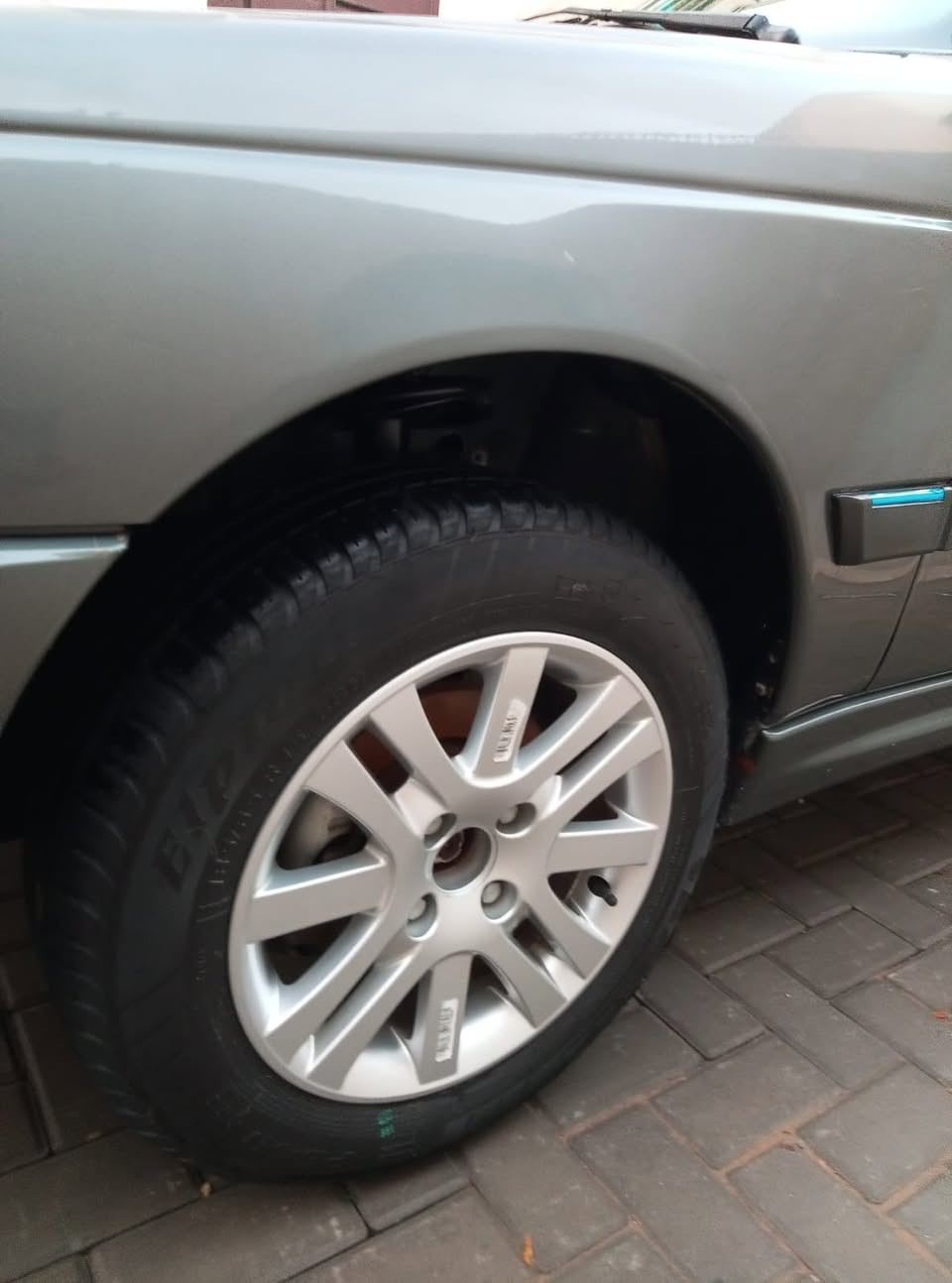 السلام عليكم
بيجو 2024 طالعة ب 2025 ماشية ٩الف 
مكفولة من الضربة والصبغ والطخات نظيفة على وضع الشركة سبيرها منازل كباتها وكاعياتها ما مشدودات استلام شركة زيرو
***********
