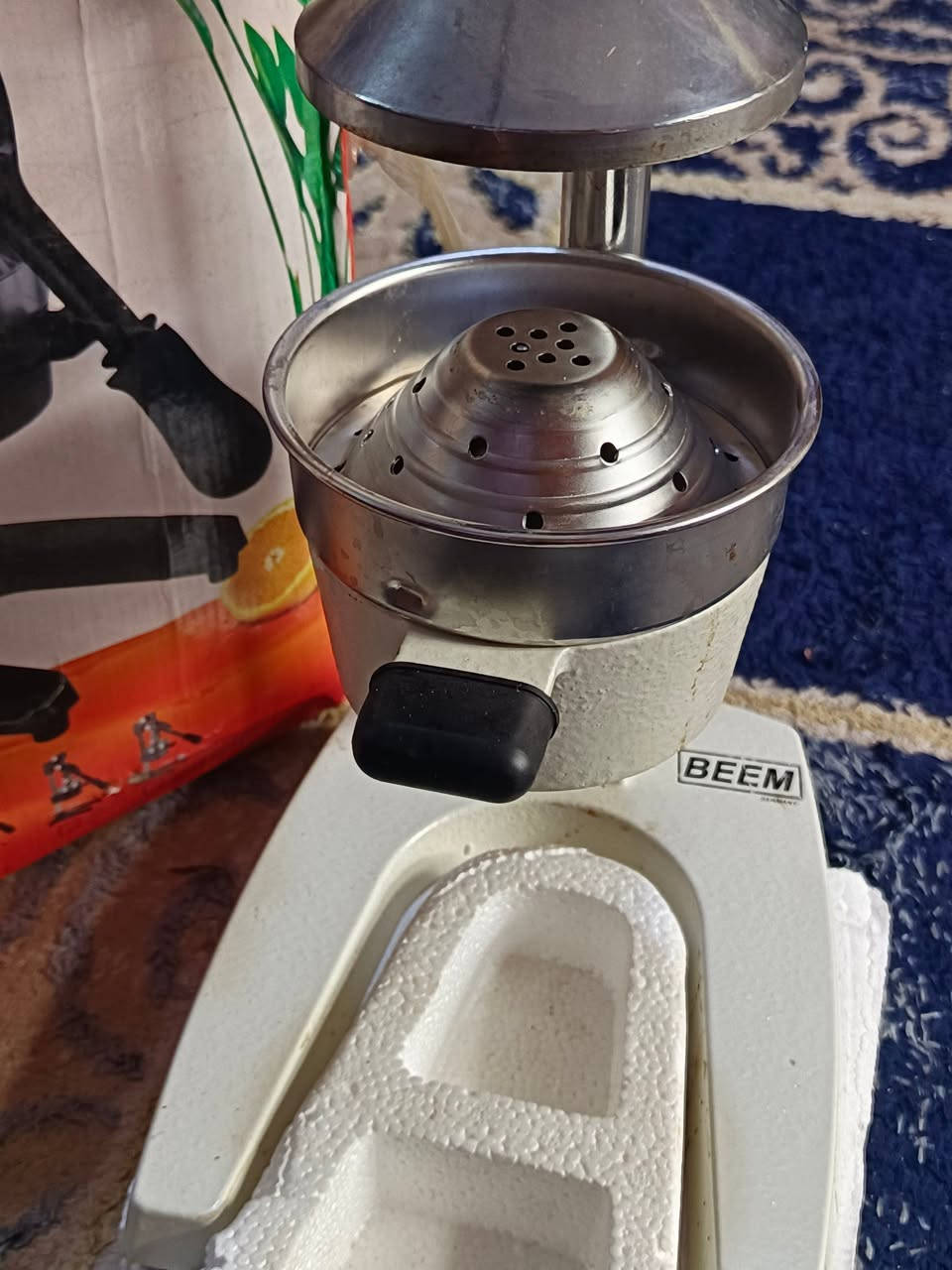 السلام عليكم معصارة فواكه جديد للبيع وزن ثقيل سعره 40 وبيه مجال قيل الشراي يتصل على الرقم ***********
