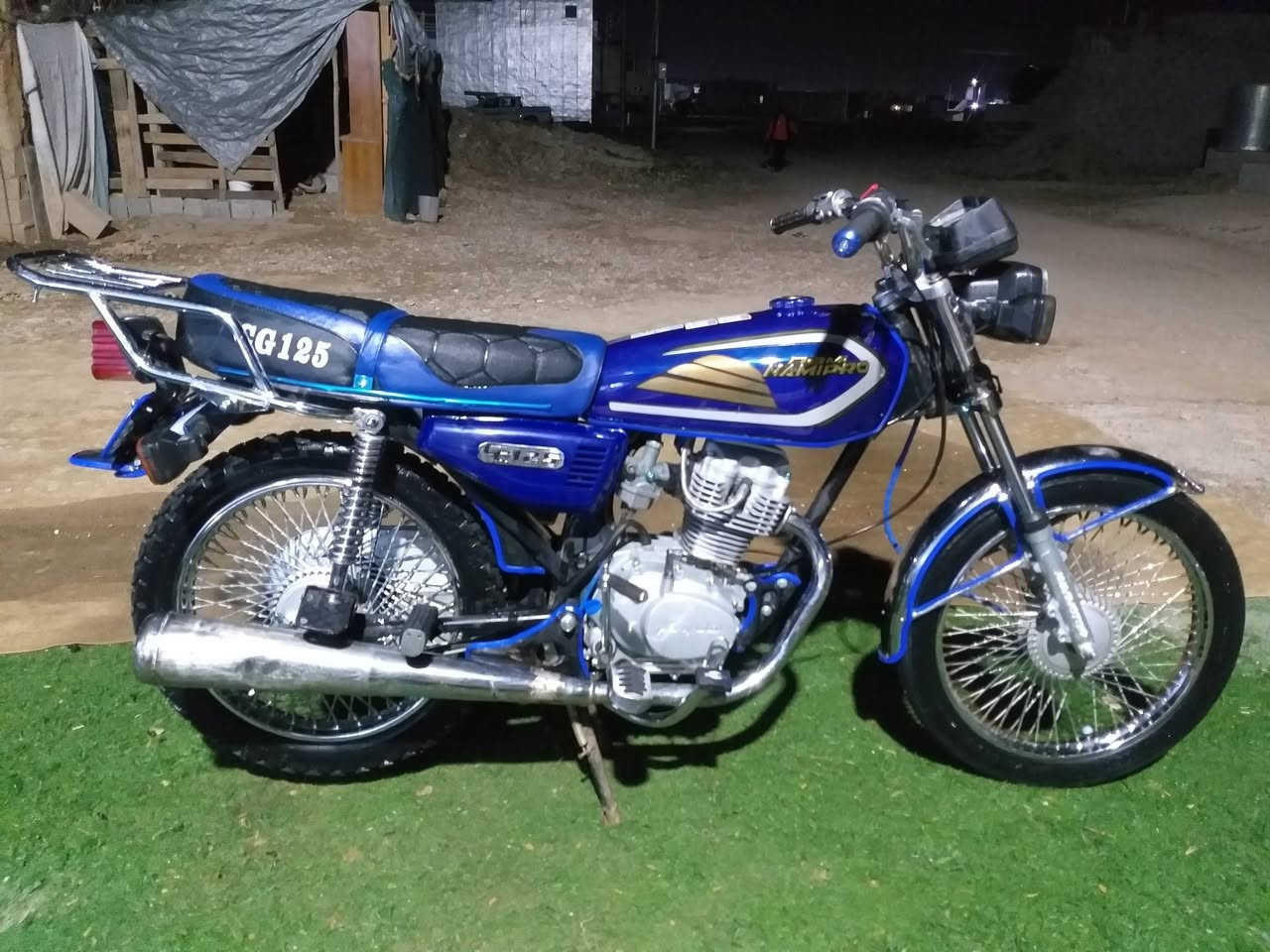 (سلام عليكم)
(نامي سي حرف ته رقه زه رد)
(گشت گياني لوكه ماتوره كه خوي دياره)
(مه كينه ي نه ده نگ نه رون نه دوكل)
(تيبيني اوراق نيه)
(عه يبي يه ك پاتريه)
(ناو نيشان سمود ئاو باريك)
{ره قم}{ ***********}
