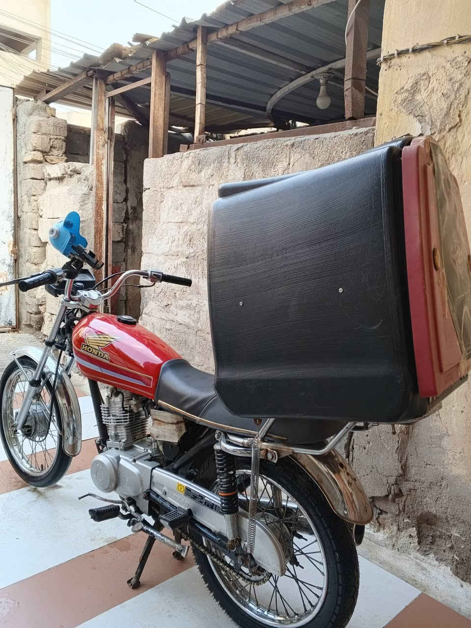 نامه للبيع أوراق 2012 محرك 2023 تدراجه حلوه ونضيفه تعمير كلا 25 بس المحرك 23  سعر 750 وبيه مجال حك جيه مكان بصره حيانيه شراي ***********
