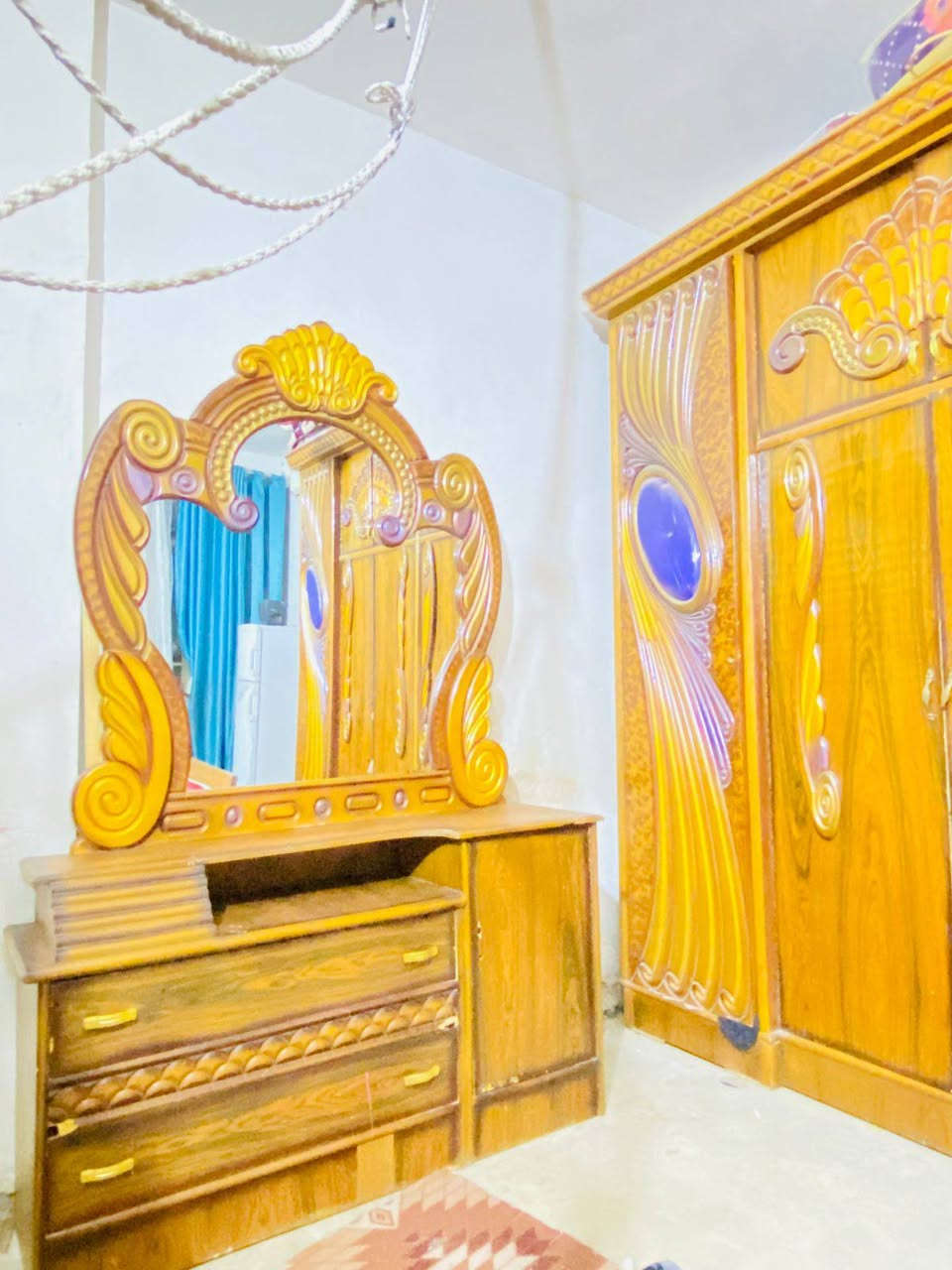اخشاب عراقية (غرفة) للبيع للاستفسار الاتصال على رقم ***********او ***********

