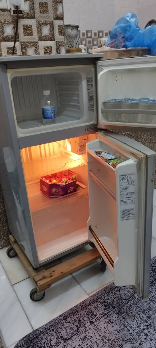 ثلاجه صغيره HITACHI يابانيه اصليه نظافه 95٪ مشروطه من التبريد والتجميد ابيع ع الفحص السعر ١٢٥ عنواني بابل حي البكرلي 
***********
