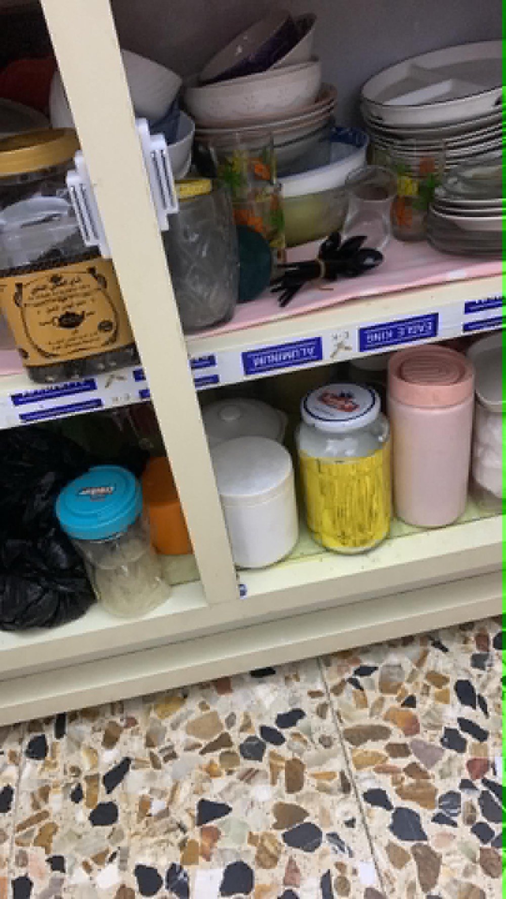 كاونتر المنيوم 3 قطع السنك مرمر نضيف بدون اضرار دواخله نضيفه تكمه
السعر /450 وبي مجال
العنوان/ بغداد زعفرانيه