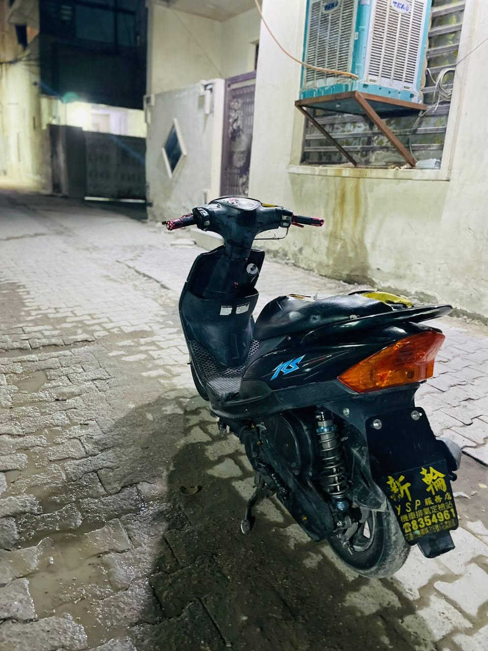 سلام عليكم 
دراجه ماكس عدله مزوعه تزويد
١.يدات بريك جمس كرزي + بدأت سلكيتر كرزي اصلي مو تجاري 
٢.كلح امامي رياضي + قلق فلاوين رياضي 
٣.اوياله مشيف اصلي وتاير حلاتين توبو 
٤. صدر امامي قزم +فج ارجيس + فلنجه 
٥. دبل خلفي ازرك جمس حديث 
٦.بيه فرا ks ذهبي + قطره اكسل ذهبي بوش 
٧قبق عنبار انسي واي + بكلايت اربعه 
٨. تعلاكه كوسو  كرزي + بيه كم برغي رياضي 
دراجه مفوله من كلشي مكينه ممفتوحه 
دراجه معدله ١١٠ كابريتر اصلي 
لبيع أو مراوس واسف ع اطاله 
رقم :***********
