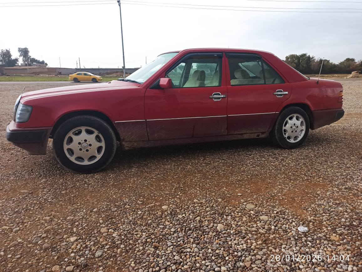 مارسیدز 300 مودێل 1990 مەکینەی بەتەی 3000 گێڕ و مەکینەی بەشەرت زەربەو ولێدراوی نیە سەرە دەبڵی نەتەقیوە و کارەبای گشتی گیانی ئیشەکا تەبریدی سارد و گەرم ئیشەکا 
سەنەوی لەگەڵە بەشەرتی حاسیبە 
ژمارە موبایل ***********
سعری 33 گەڵاو مەعامەلە كالار, السليمانية
