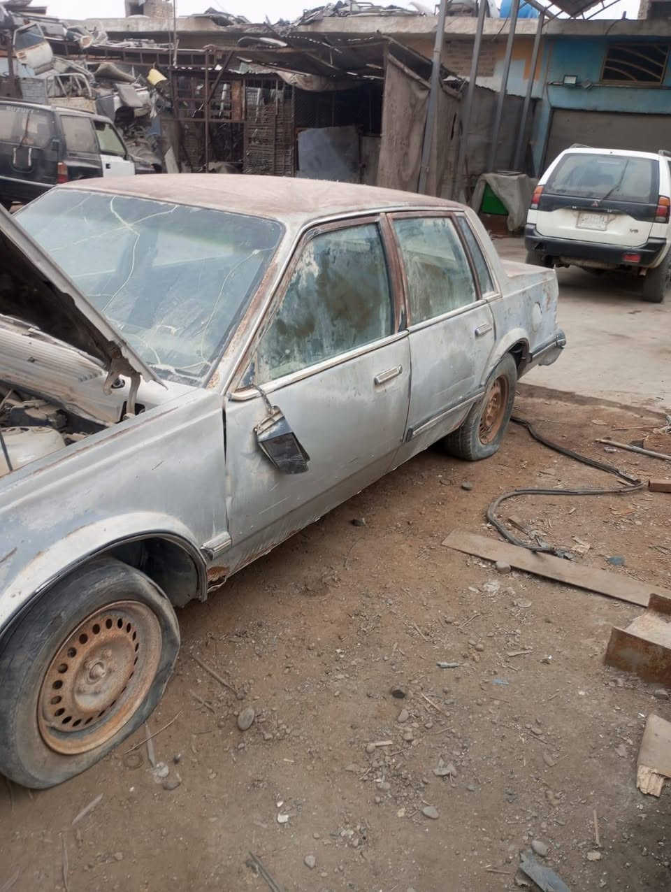 السلام عليكم 
تفصيخ سلبرتي  ... شتحتاج للبيع 
مكاني بغداد جسر ديالى الجديد بالحي الصناعي 
***********
***********
