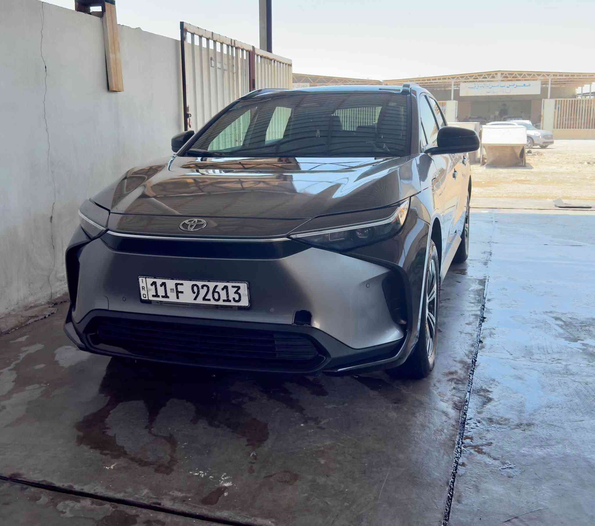 � للبيع Toyota bZ4X XLE AWD
موديل2025🚗رقم بغداد بسمي
سيارة كهربائية بالكامل، وارد امريكي، بحالة ممتازة جداً ومواصفات مميزة.

✅ موديل 2025

✅ فئة XLE

✅ دفع رباعي AWD

✅ فتحة سقف بانورامية

✅ محركان كهربائيان بقوة 214 حصان

✅ بطارية عالية الكفاءة ومدى قيادة ممتاز

✅ شحن سريع DC وشحن منزلي AC

✅ شاشة كبيرة متعددة الوظائف

✅ Apple CarPlay و Android Auto

✅ كاميرا خلفية

✅ حساسات أمامية وخلفية

✅ تشغيل بصمة ودخول ذكي Smart Key

✅ مثبت سرعة راداري

✅ نظام المحافظة على المسار

✅ نظام التحذير من الاصطدام الأمامي

✅ مراقبة النقطة العمياء

✅ إضاءة LED كاملة

✅ مكيف أوتوماتيك

✅ وسائد هوائية متعددة

✅ نظام مراقبة ضغط الإطارات

الحادث واضح امامكم مرفق سونار 

 

ماشية 8 الف مايل

مكان السيارة سامراء 

السعر178 ورقة وبيها مجال 

ويرهم مراوس حسب القناعة 

 للاتصال : ***********
