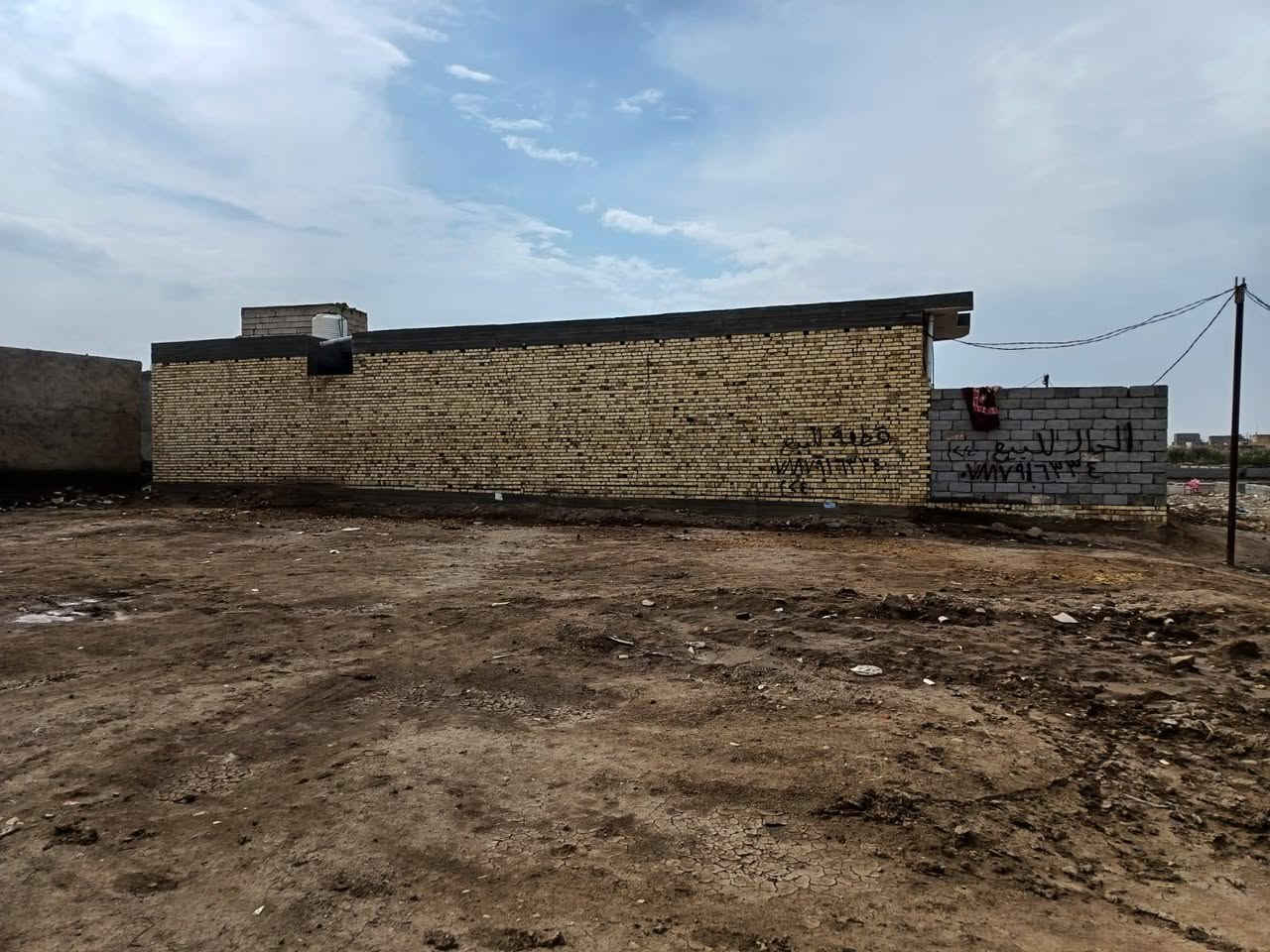 بيت للبيع 240م
+ قطعة للبيع 240م
حي الكوفة مقابل محطة عبد الحسن ملاغي فرع سيراميك بركات الحسين 
للاستفسار *********** 
خاص مغلق مكلف بالنشر
