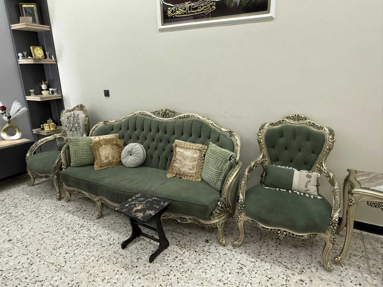 السلام عليكم تخم مصري جديد مستعمل شي قليل السعر مليون ٤٠٠  بي مجال شي قليل مكان بلديات شارع المصرف رقم التلفون ***********
