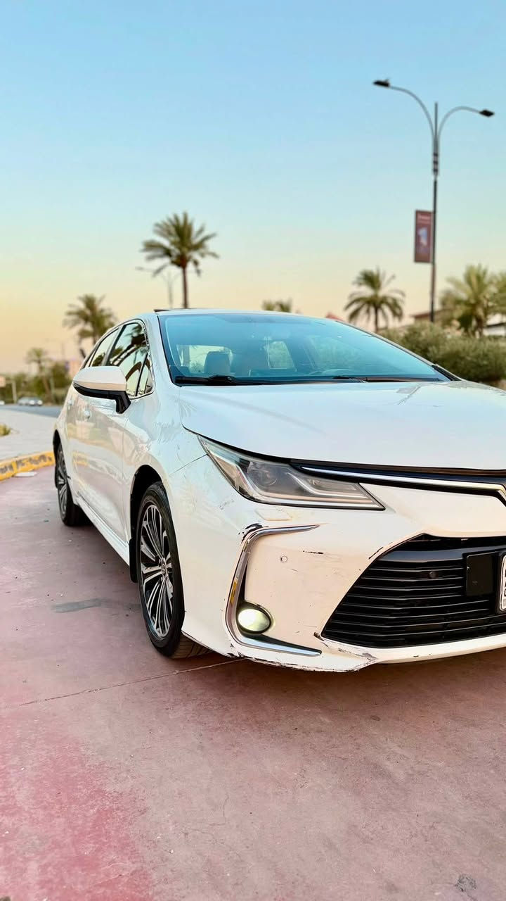 السلام عليكم 

كورلا للبيع خليجي SAS ساز 
موديل 2020 

ماشية 234000 

‼️بيه حالوب و صبغ جنطة فقط باقي كفالة 
بيه ملاحظات بسيطة ب كشر  

فول اعلى موصفات ب كورلا 
ويل حجم 17 
سلايت روف 
شاشة منبثقة 
مري شفط 

مكان السيارة بغداد المنصور 
السعر 12.700$ بيه مجال بسيط  

للاستفسار الاتصال 
***********
