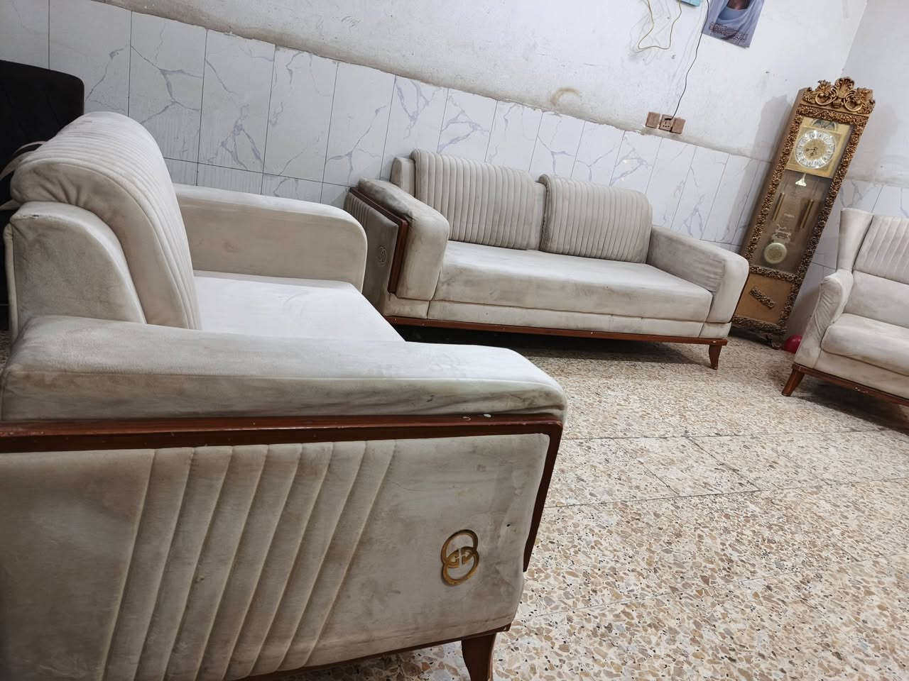 تخم تركي مودرن نظيف جدا 10مقاعد ب375الف وبي مجال المكان الوشاش *********** يوجد توصيل بكروة يوجد واتس اب
