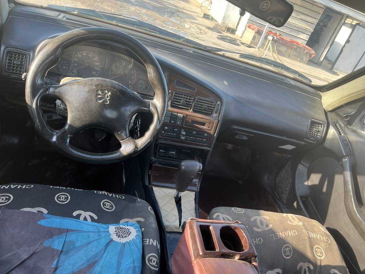 بيجو رقم بغداد 
مكينه وكير ونجي حداديه خير من الله
سياره حلوه ومناسبه 
مكاني ناصريه شطره سعر١٨ 
***********
