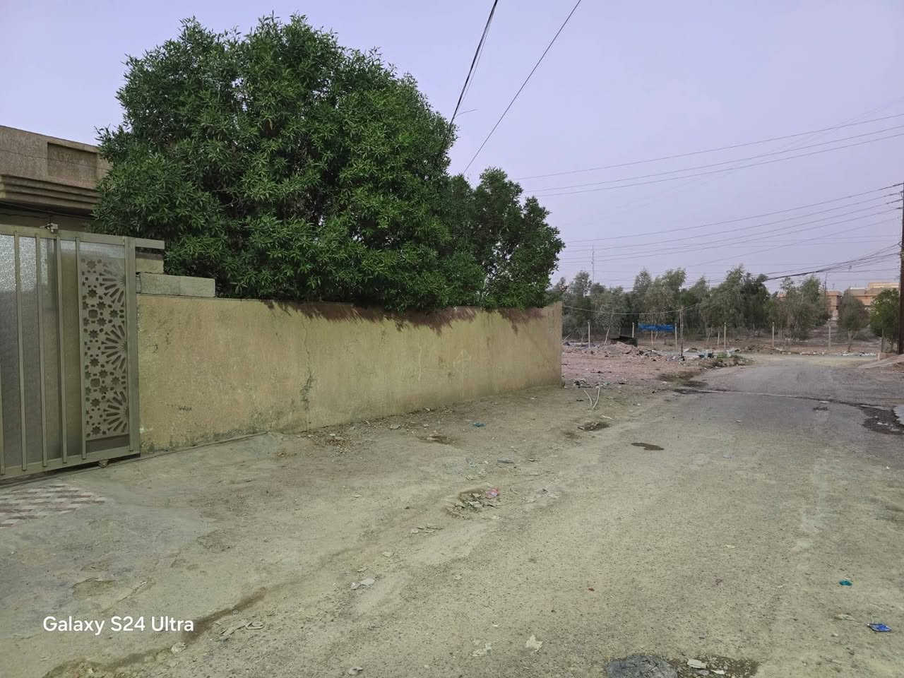 🏠 بيت للبيع في حي الزهور الثانية يتميز بموقع استراتيجي  .
📍 الموقع 

العنوان: تكريت - حي الزهور الثانية.

المعلم البارز: خلف مسجد التواب (بصف الركن).
يقع بالقرب من  التشجير وحولي الزهورة
مما يوفر سهولة في المداخل والمخارج.

📏 المساحة والأبعاد:

المساحة الكلية: 300 متر .

الواجهة: 15 متر.

النزال: 20 متر.
(الأبعاد تجعل البيت واسعاً وشرحاً ).

📞 للتواصل والاستفسار:

لمعرفة السعر وتفاصيل أكثر، يرجى التواصل معنا عبر الرقم التالي
ه‍ ***********

نرحب بكم في مكتبنا الكائن في:
تكريت - حولي الزهور - مكتب
 #عقارات_الياقوت
