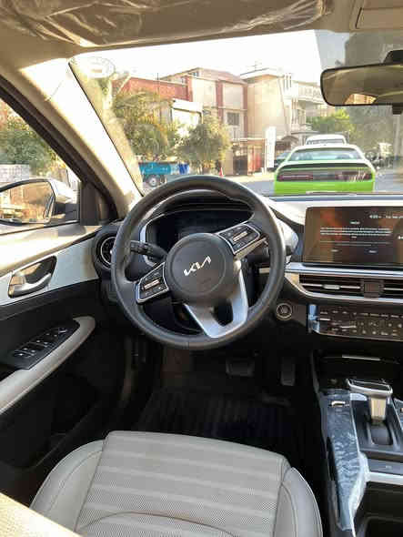 كيا k3 للبيع 
فول مواصفات
الموديل : 2022. (خليجي ) شكل 24 .
المحرك : 1.5 دبل نوزل كير 8 سرعات
العداد : 16 الف كيلو 
الارقام : اربيل

المواصفات للسيارة
🔅بصمة تشغيل 
🔅شاشة جي بي اس 
🔅عداد سرعة ديجتل 
🔅مقاعد جلد ابيض
🔅6 ايرباك
🔅لايت led 
🔅بك لايت led
🔅فتحة سقف
🔅اريل نفكيتر
🔅تبريد قطعتين
🔅تبريد شاشة منفصل 
🔅كروس سرعة وفول تحكم ستيرن
🔅شاحن وايرلس 
🔅سايد بريك كهربائي 
العنوان 
بغداد -وزيريه 
السعر 138 ورقة و بيها مجال للشراي
للاستفسار ***********
