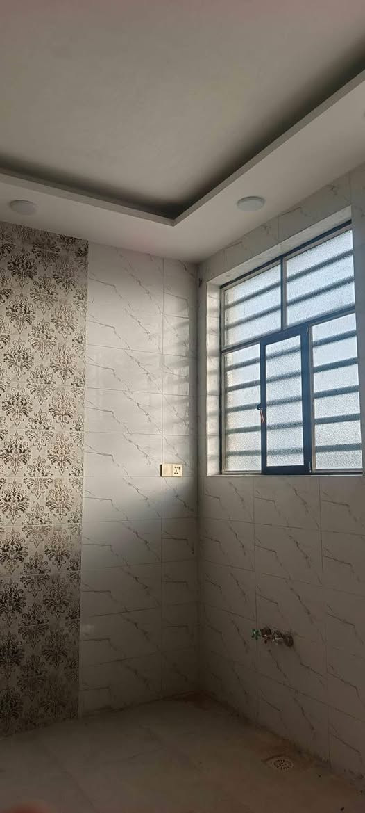 دارللبيع طابقين م50 متر حي الوفاء منطقه الاربعين شارع 15 وساحه غرفه 2 مطبخ صحيات صاله سعر البيع 94 بي مجال اتصال بالمكتب اوخاص واتساب موجود ***********
