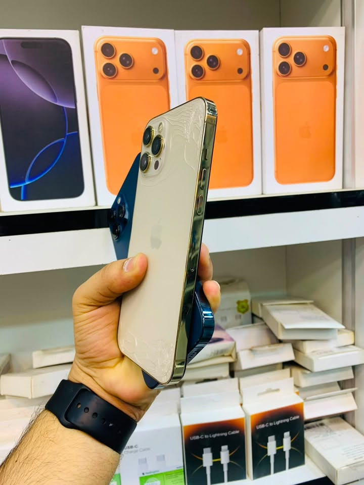 السلام عليكم 🫡
للبيع قطعتين 12 pro max 
الاول.. 12pro max 
ذاكرا 512
بطاريه 79% بلاد ابد ميصرف 
نموذج M 
نضافه ٨٥٪؜ لون ذهبي 
الجهاز فول فقط مبدل شاشه نوعيه مفوله كلش حلوه فيس ايدي واكف فقط كله شغال مابيه اي خلل السعر قفل ٣١٠ الف 
الثاني .. 12pro max 
ذاكرا 256 
بطاريه ١٠٠٪؜ مبدله اصليه 
نموذجM شرق اوسط 
نضافه ٨٥٪؜ لون ارزك 
الجهاز كله شغال مبدل شاشه وكامرا اصليات فيس ايدي متوقف كله شغال مابيه اي خلل السعر قفل ٢٧٥ الف مكاني بغداد مدينه الصدر رقمي ***********
