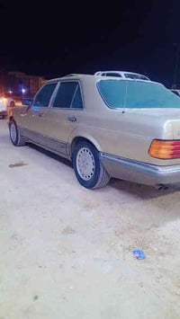 عندي مارسدس جانبو. باب قصير السياره كامله. من كلشي مكينه 300 ابلاديه ق...