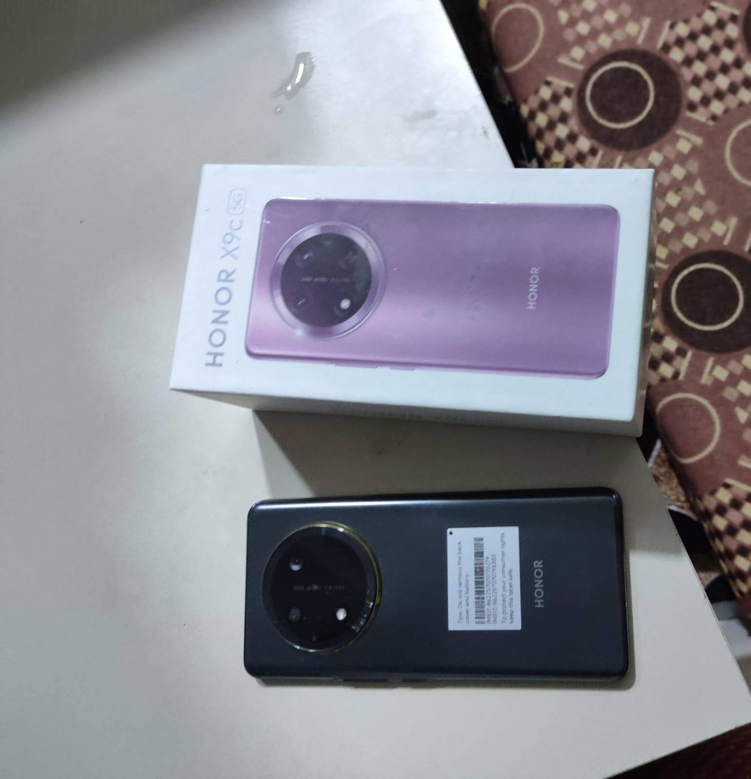 سلام عليكم هونر اكس c9 السعر 300 الف *********** يوجد واتساب
