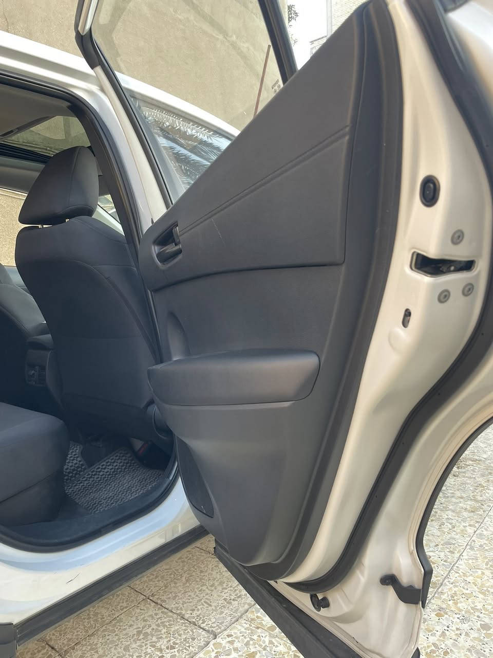 � للبيع – سيارة كونا وارد أمريكي بحالة ممتازة
🔹 المواصفات:

 • وارد أمريكي
 • الممشى: 12 ألف فقط
 • رادار
 • نظام حفظ المسار
 • بصمة تشغيل
 • كرسي السائق كهربائي
.مكينه 2000دوش 

📸 صور الحادث متوفرة للشفافية

📍 موقع السيارة: بغداد – زيونة
🔢 رقم التسجيل: بغداد

💰 السعر المطلوب: 16,500 دولار (قابل للتفاوض للجادين)

📞 للاستفسار:
السيد أحمد
***********

✨ سيارة نظيفة ومواصفات ممتازة، فرصة مناسبة لمن يبحث عن سيارة حديثة بممشى قلي
