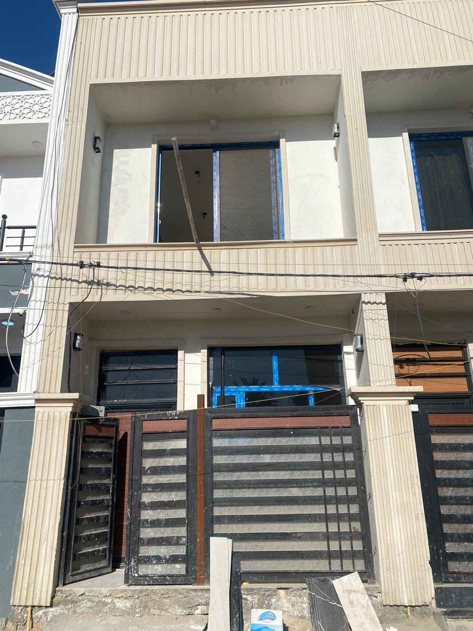 سلام عليكم يعلن مكتب حميد الستثمار العقاري عن بيع بيوت   المساحة خمسينات  يحتوي البيت الواحد علا غرفتين نوم وصالة ومطبخ وحمامين جنس العقار طابو زراعي سند ٢٥ منطقة الدوانم قرب الشرطة الخامسة والعالم سعر العقار مناسب جدن الستفسار علا الرقم *********** متاح واتساب ابو يوسف
