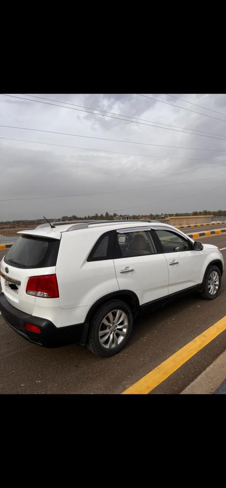 سورنتو  2012 اربعه سلندر ما مضروبه مابيه صبغ  لون ابيض سبعه راكب بصمه رقم انبار جديد  السعر 165 بيه مجال للشراي
 رقم الهاتف  ***********
