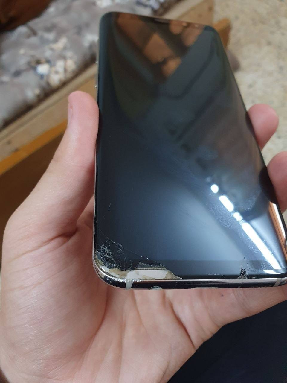 للبيع فقط 
سامسونج جالكسي S8+ 
بي كسر اسفل الشاشة وفطر بالظهر موضح بالصورة 
السعر 65 
عنوان موصل جانب الايمن


**إذا كنت صاحب هذا الإعلان وتريد حذفه لأي سبب، رجاءا أرسل رسالة إلى الدعم الفني**