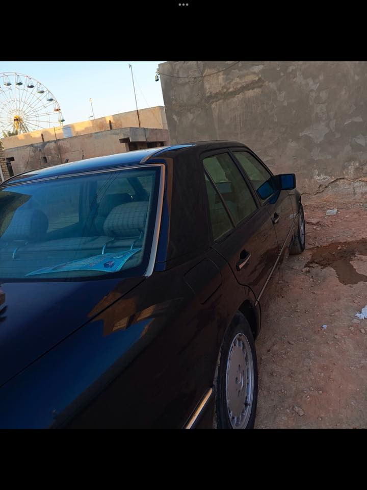 السلام عليكم ، مارسدس بيبي دب E300 مديل ١٩٩٣  بلادي  تبريد ثلج ، تايرات وباتري كله جديد  مكان ب الديوانيه ،سياره رقم بغداد باسمي ، للاستفسار اكثر *********** .
