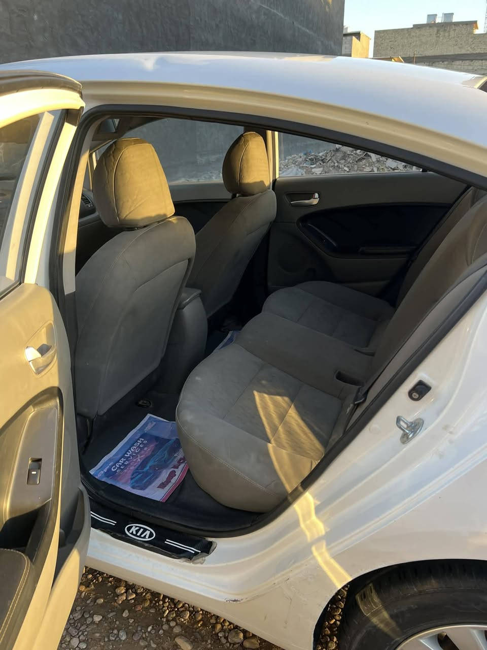 للبيع كيا سيراتوا موديل ٢٠١٦ خليجي رقم بغداد ماشية ٩٨ الف كير محرك تبريد كلهة شغالة وكلشي موضح بالصور فقط بيهة تبديل باب وجاملج امامي جهة السائق اثر حادث بسيط والسيارة بأسمي والتحويل ثاني يوم السعر ١٢٠$ مكاني بغداد السيدية
*********** ابو محمد
