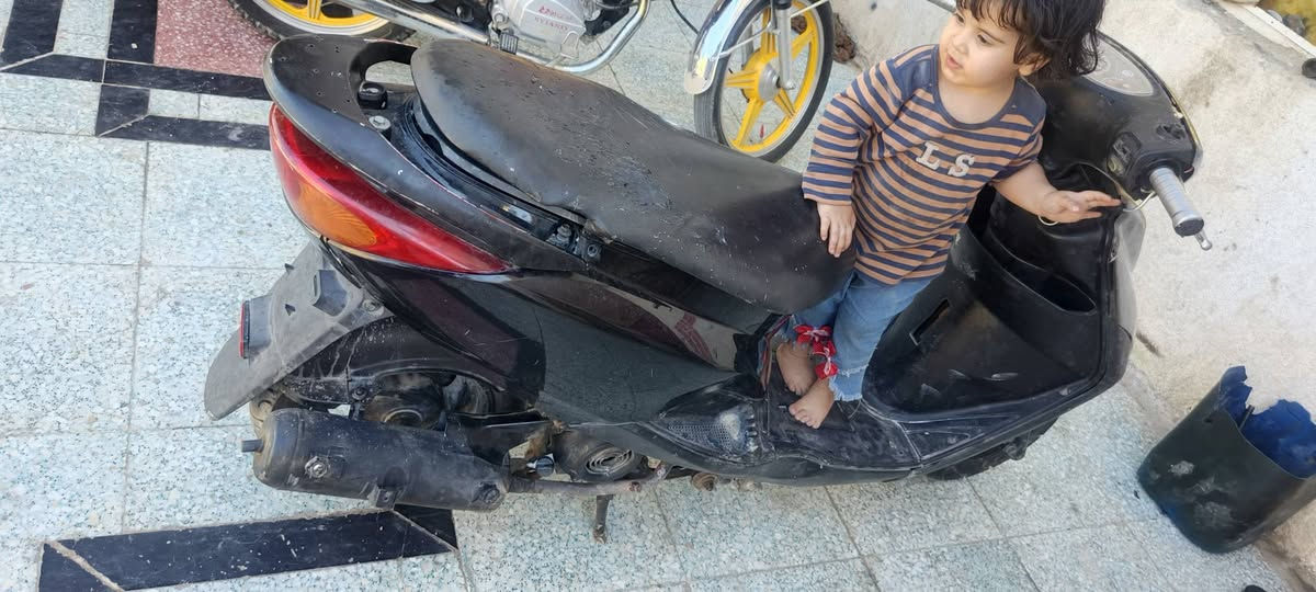 السلام عليكم شباب دراجه بريز شغاله طبيعيه تدق سلولي من ادوس لها بنزين تظل تقطع وتطلع دخانه سوداء كهربائيات شغاله سلف شغال بس بيها تقطيعه مال كابريته ابيع لك اياها اقف لك مكينه سعر 200 المشراي لا يراسل ***********
