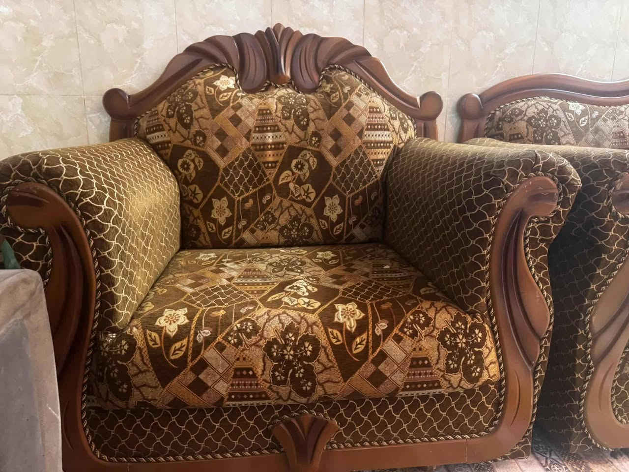 2تخم نضيف جدا وسعر مناسب
2 قنفه حجم جبير
و4 كرسي
للاستفسار ***********
سعر 275 وبي مجال
والتخم ثاني 2قنفه جبير
وقنفه وسط وكراسي والسعر 275 وبي مجال
