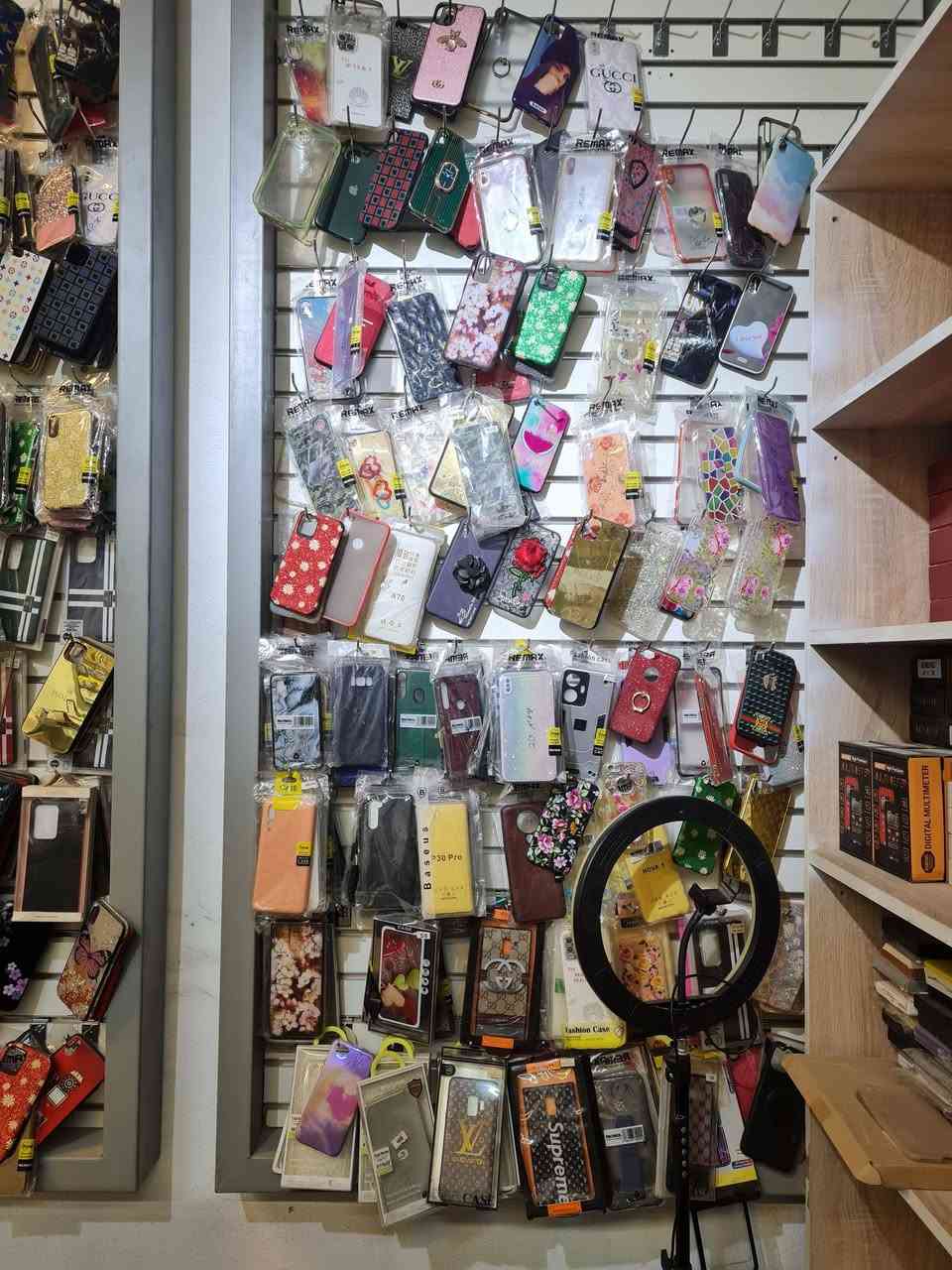 كفرات ولصقات شلعه تقريبا ٣٠٠٠ قطعه ٥٠٠ الف مكاني دهوك دوميز توصيل موجود ***********
