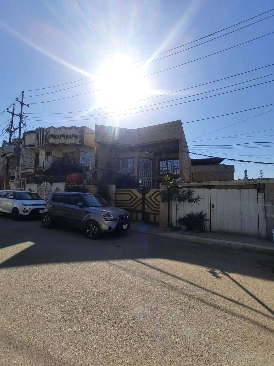 دار للبيع مساحه ٢١٥ متر حي السلام شارع ٣٠ يحتوي على ٤ غرف نوم و٣ صحيات حولي في الطابق الأرضي وحولي في الطابق الثاني وكراج للسياره كبير وحديقه واجهة 8 
أستفسار اتصال على الرقم 
*********** وات
